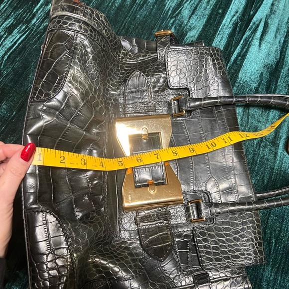 Authentic Gucci Dialux Queen handbag in black pebble leather w/gold bow hardware - Picture 13 of 13